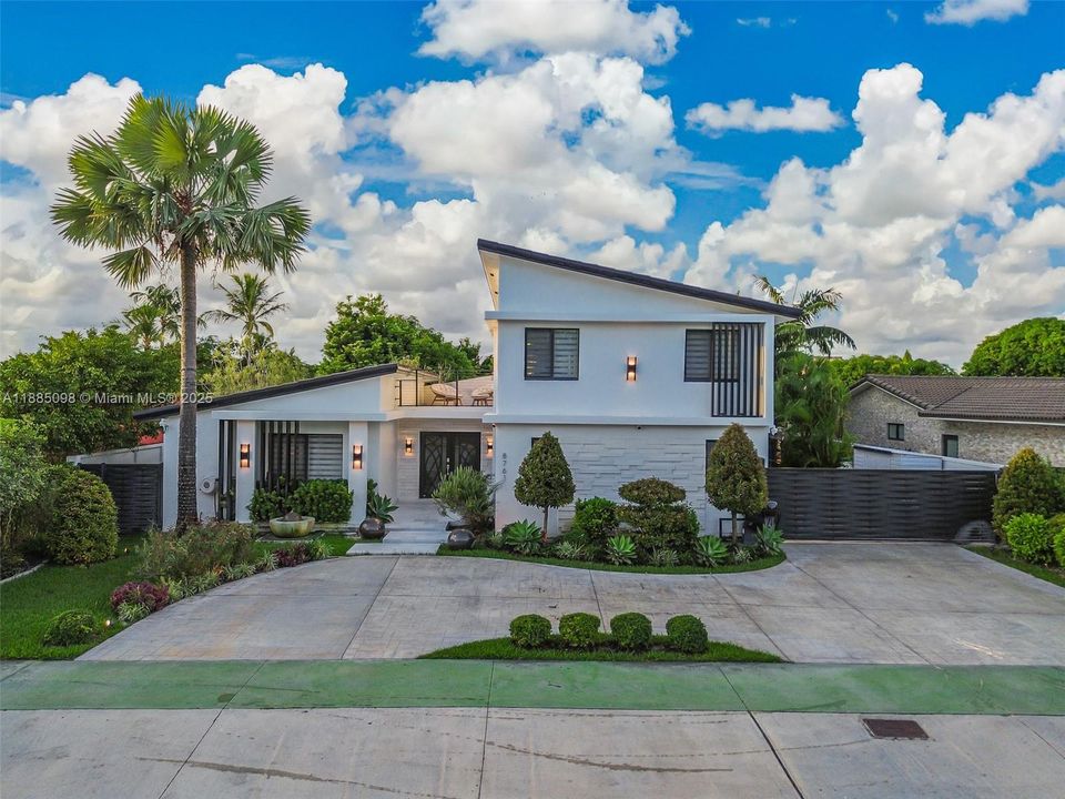 待售: $3,800,000 (4 贝兹, 4 浴室, 2466 平方英尺)