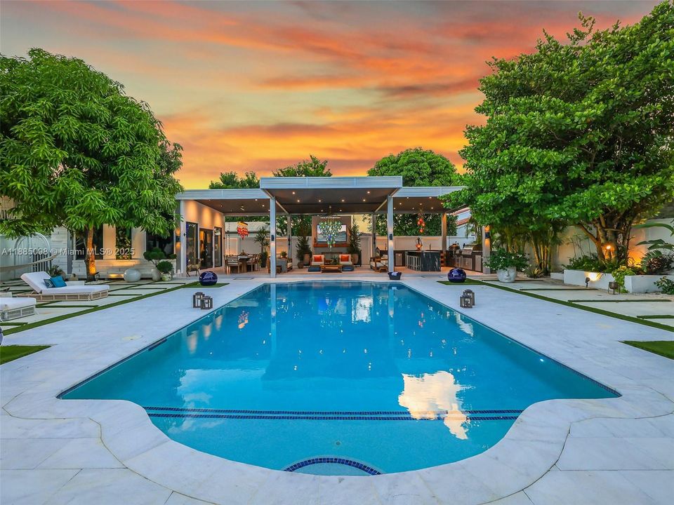 待售: $3,800,000 (4 贝兹, 4 浴室, 2466 平方英尺)