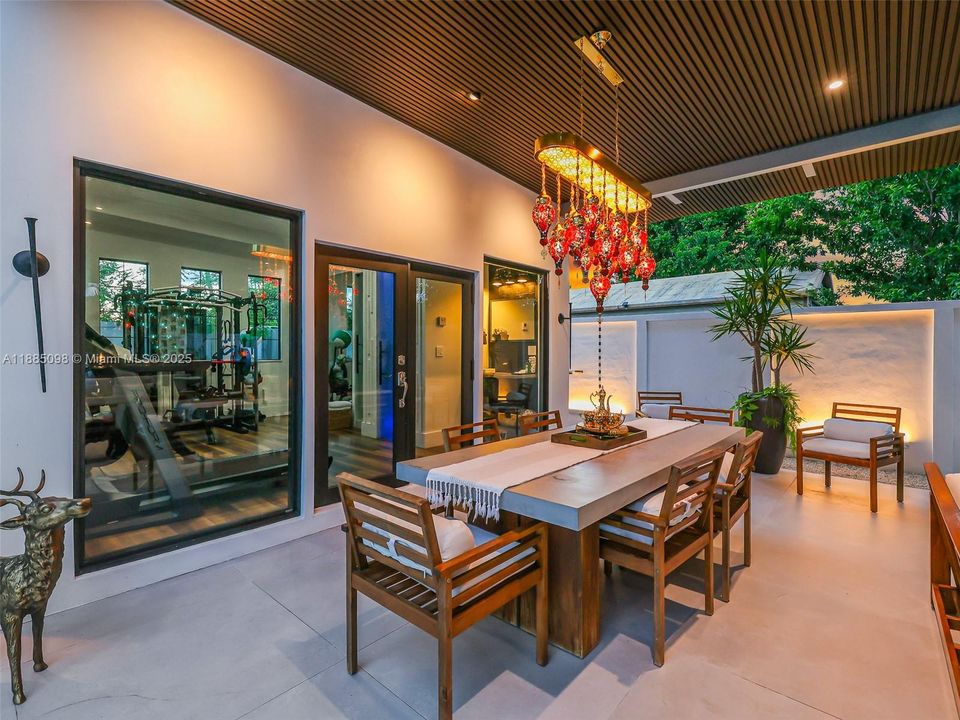 待售: $3,800,000 (4 贝兹, 4 浴室, 2466 平方英尺)