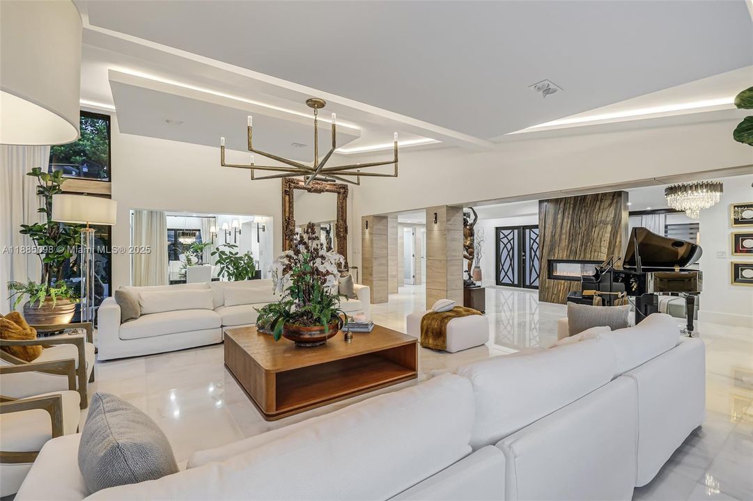 待售: $3,800,000 (4 贝兹, 4 浴室, 2466 平方英尺)