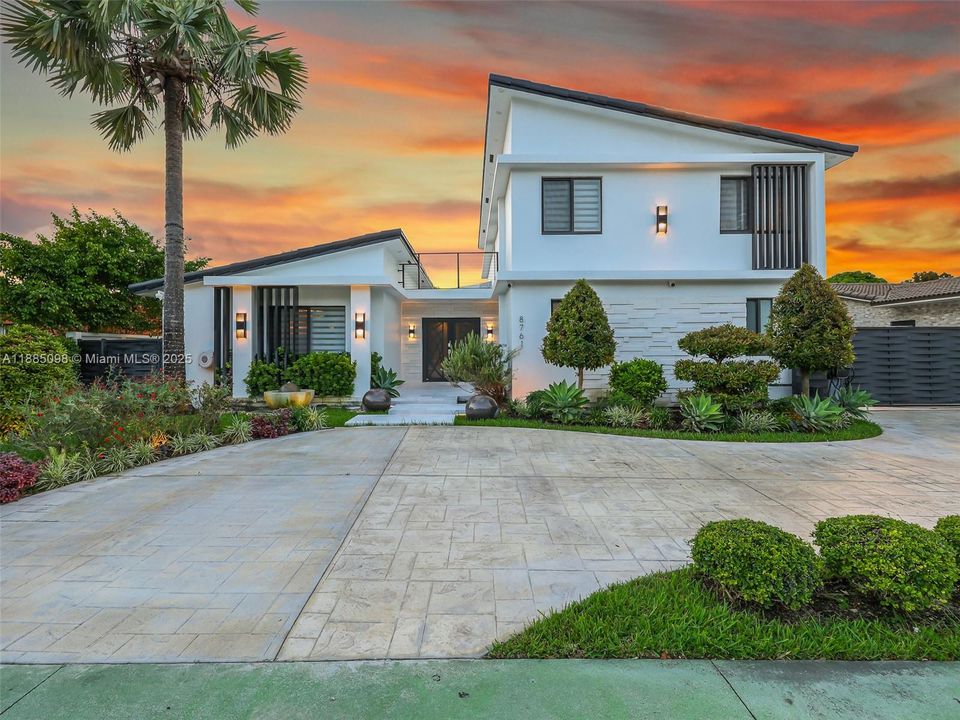 待售: $3,800,000 (4 贝兹, 4 浴室, 2466 平方英尺)