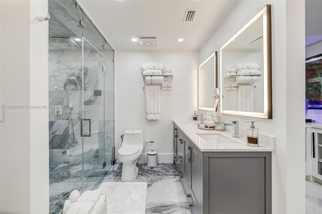 待售: $3,800,000 (4 贝兹, 4 浴室, 2466 平方英尺)