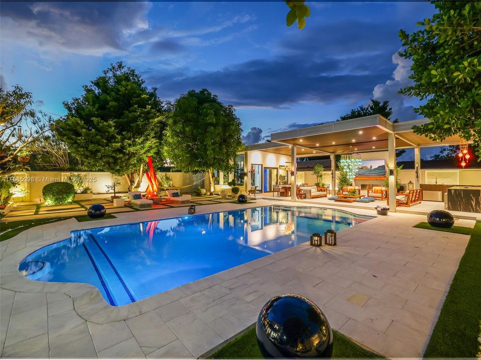 待售: $3,800,000 (4 贝兹, 4 浴室, 2466 平方英尺)