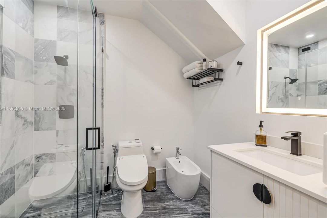 待售: $3,800,000 (4 贝兹, 4 浴室, 2466 平方英尺)