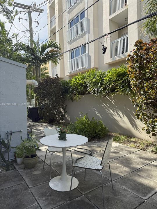 For Sale: $195,000 (0 beds, 1 baths, 275 Square Feet)