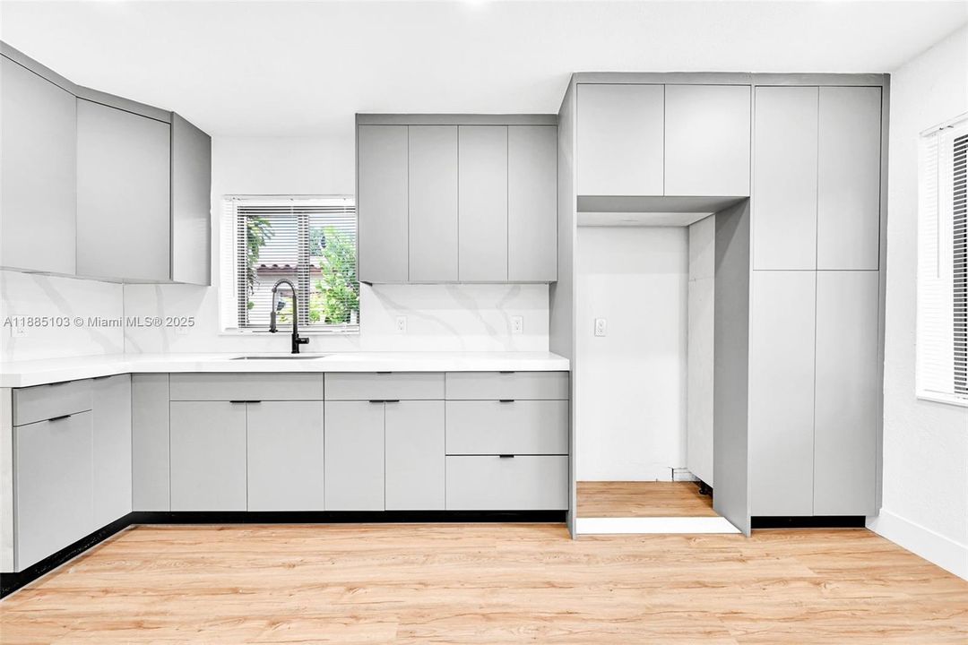 合同活跃: $535,000 (3 贝兹, 2 浴室, 1155 平方英尺)