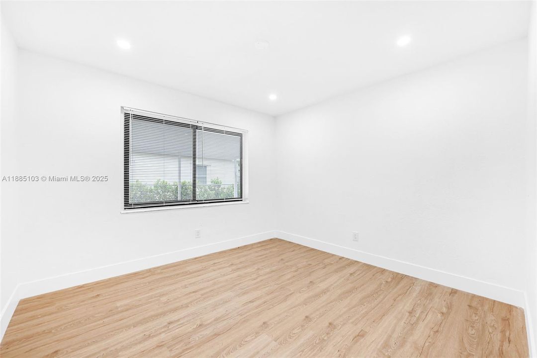 合同活跃: $535,000 (3 贝兹, 2 浴室, 1155 平方英尺)