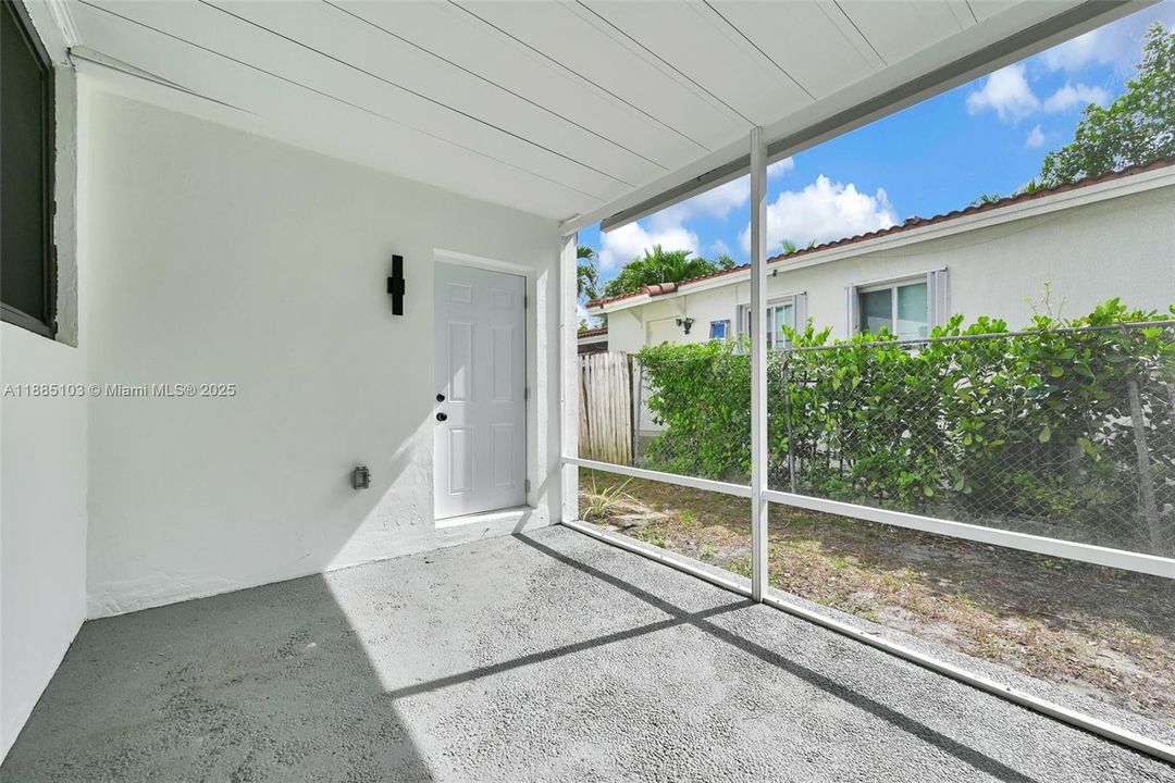 合同活跃: $535,000 (3 贝兹, 2 浴室, 1155 平方英尺)