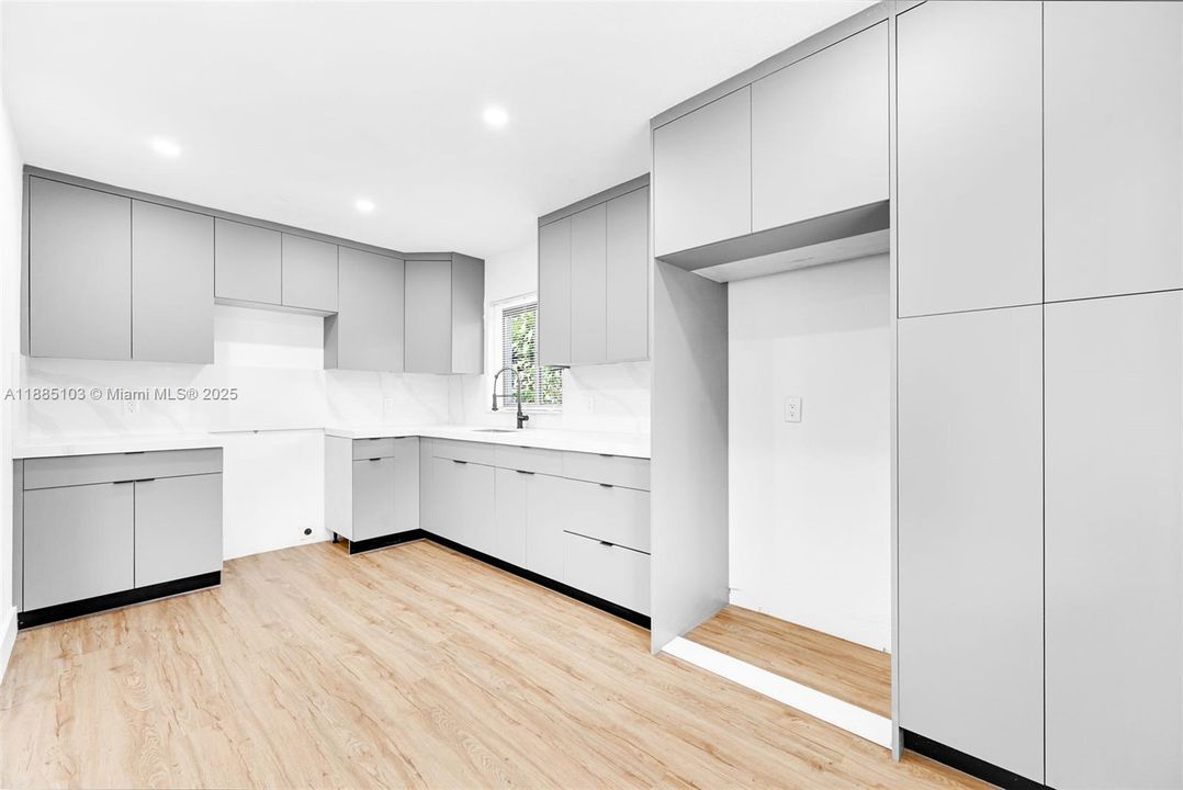 合同活跃: $535,000 (3 贝兹, 2 浴室, 1155 平方英尺)