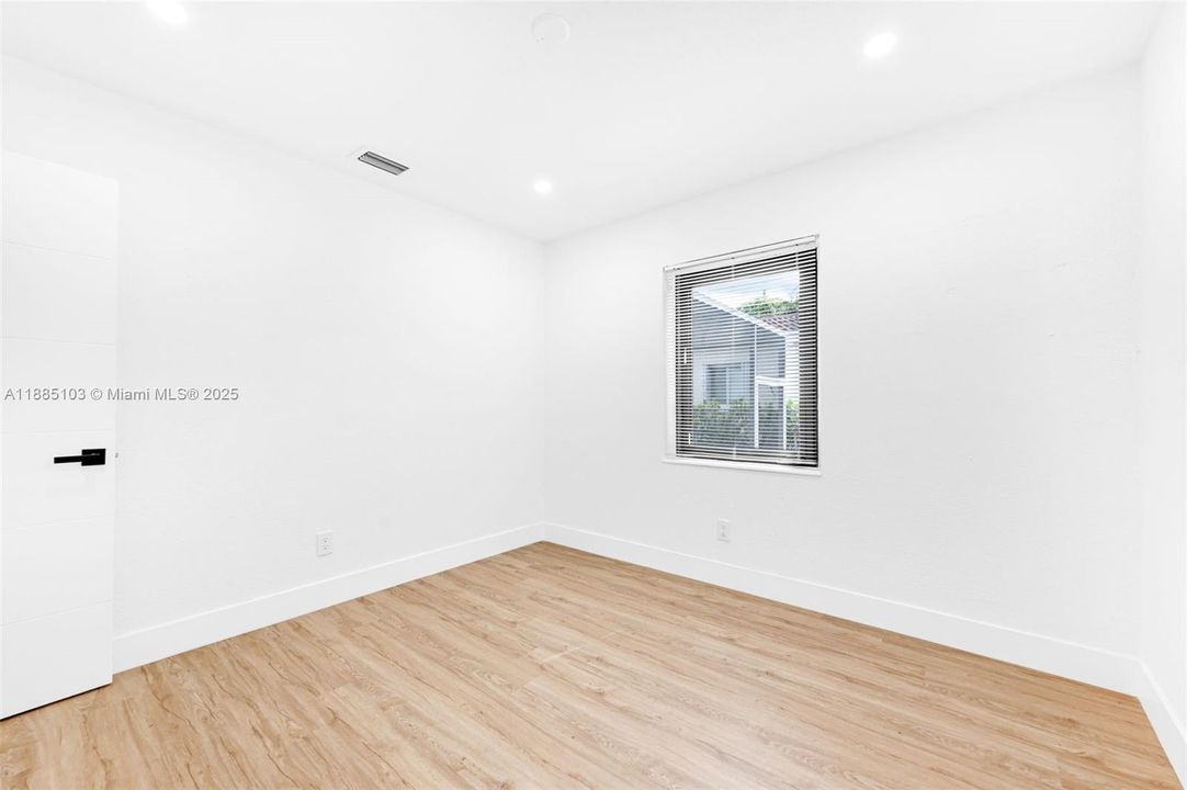 合同活跃: $535,000 (3 贝兹, 2 浴室, 1155 平方英尺)