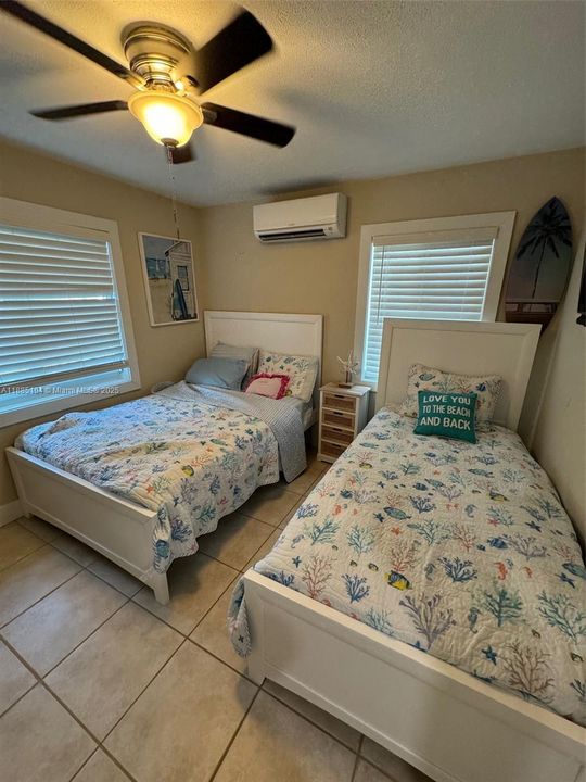 待售: $1,100,000 (3 贝兹, 2 浴室, 1215 平方英尺)