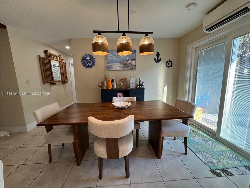 待售: $1,100,000 (3 贝兹, 2 浴室, 1215 平方英尺)