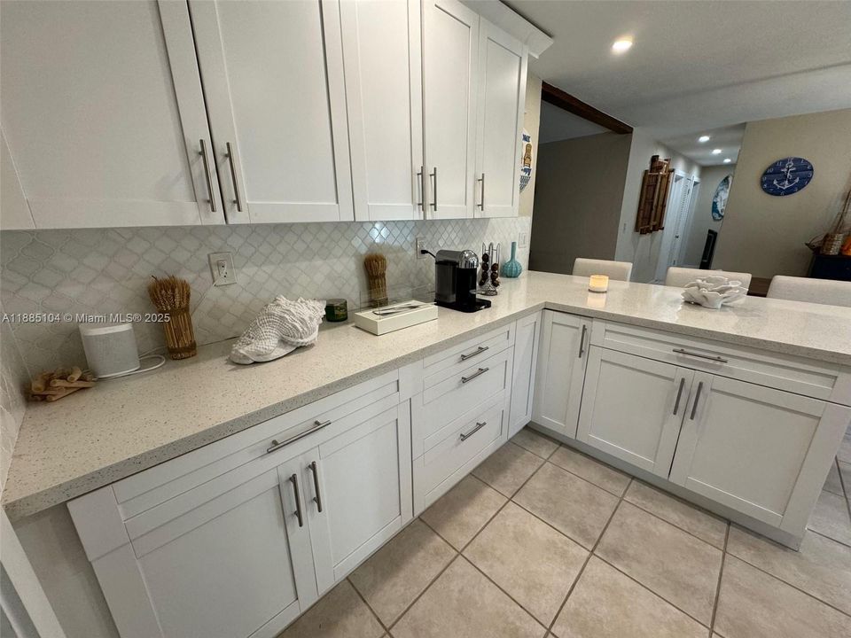 待售: $1,100,000 (3 贝兹, 2 浴室, 1215 平方英尺)