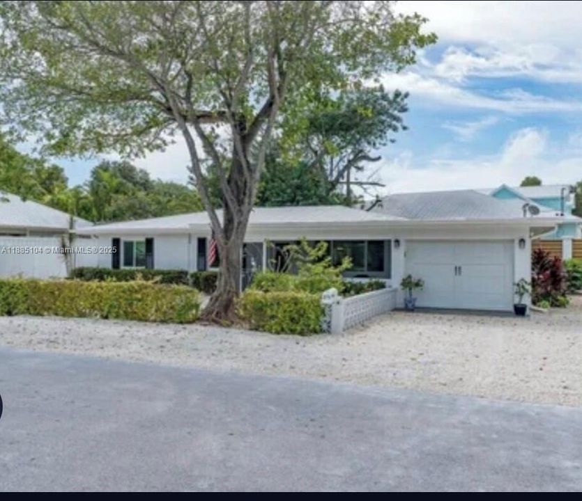 待售: $1,100,000 (3 贝兹, 2 浴室, 1215 平方英尺)