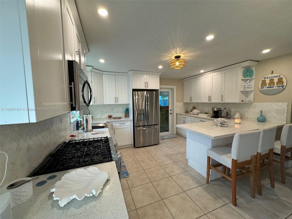 待售: $1,100,000 (3 贝兹, 2 浴室, 1215 平方英尺)