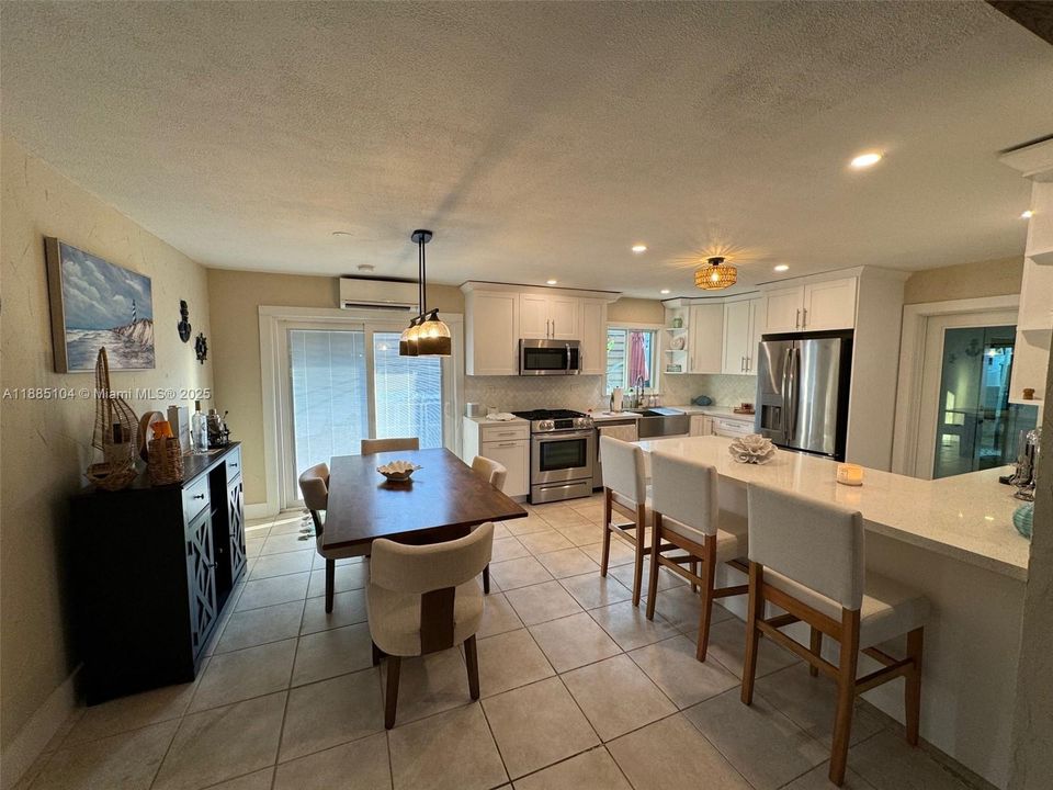 待售: $1,100,000 (3 贝兹, 2 浴室, 1215 平方英尺)