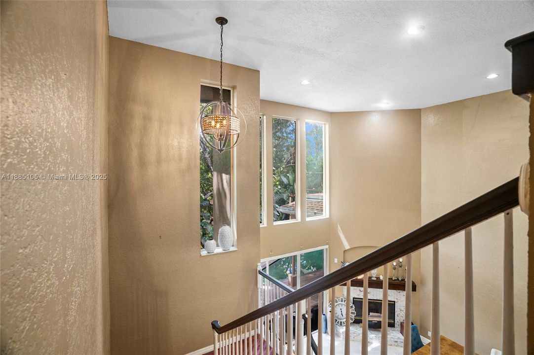 Vendido Recientemente: $679,900 (4 camas, 3 baños, 2680 Pies cuadrados)