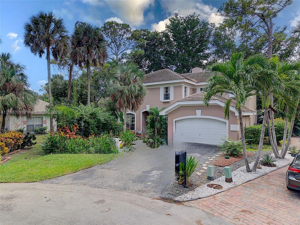 Vendido Recientemente: $679,900 (4 camas, 3 baños, 2680 Pies cuadrados)