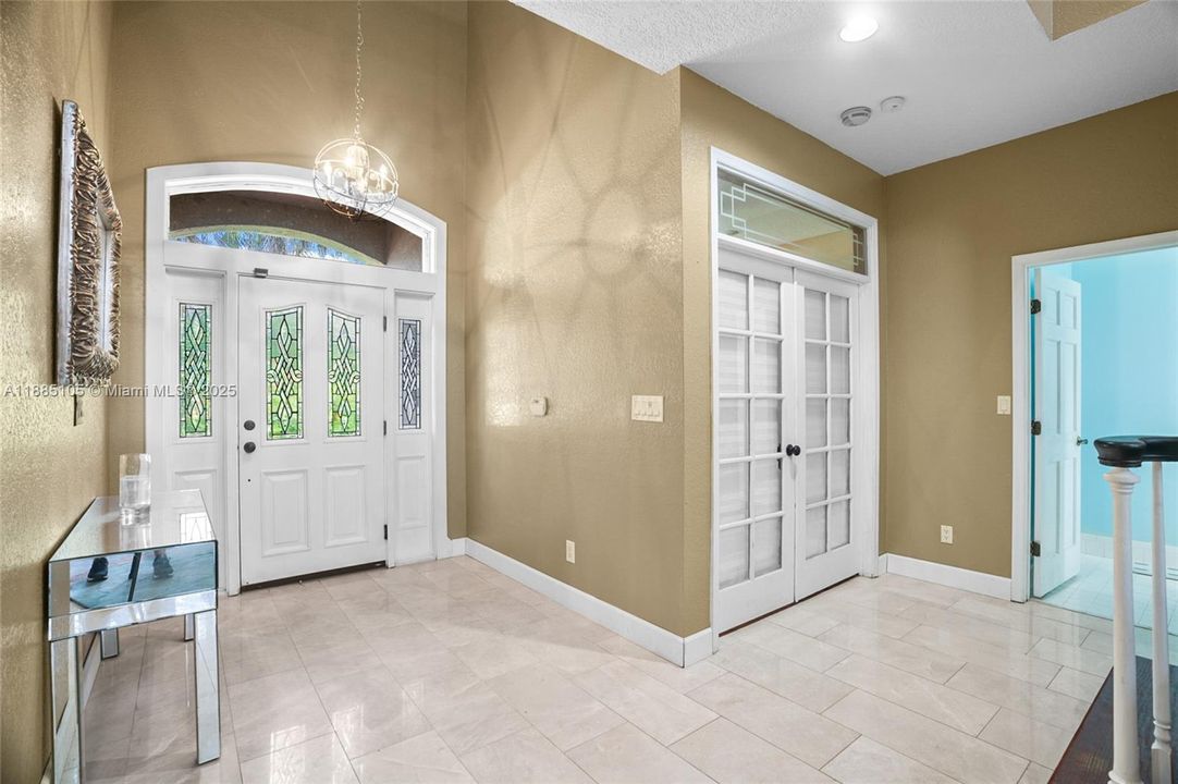 Vendido Recientemente: $679,900 (4 camas, 3 baños, 2680 Pies cuadrados)