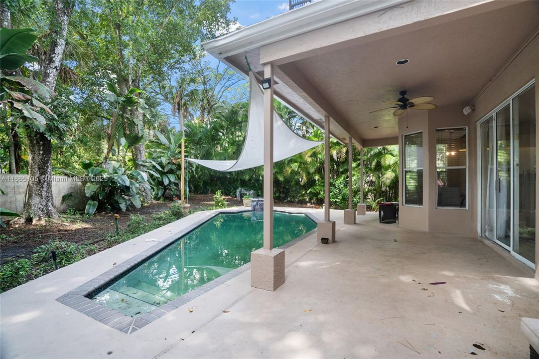 Vendido Recientemente: $679,900 (4 camas, 3 baños, 2680 Pies cuadrados)