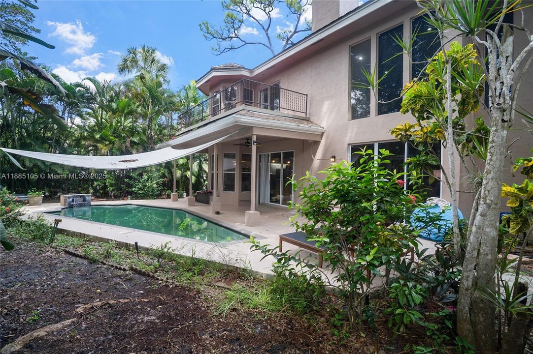 Vendido Recientemente: $679,900 (4 camas, 3 baños, 2680 Pies cuadrados)