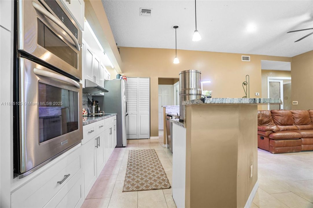 Vendido Recientemente: $679,900 (4 camas, 3 baños, 2680 Pies cuadrados)