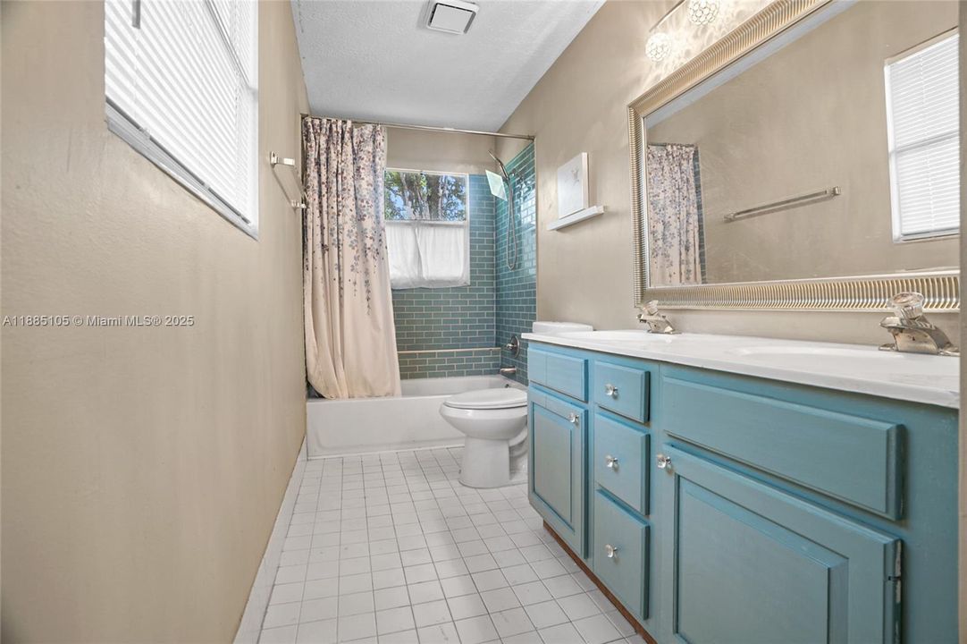 Vendido Recientemente: $679,900 (4 camas, 3 baños, 2680 Pies cuadrados)