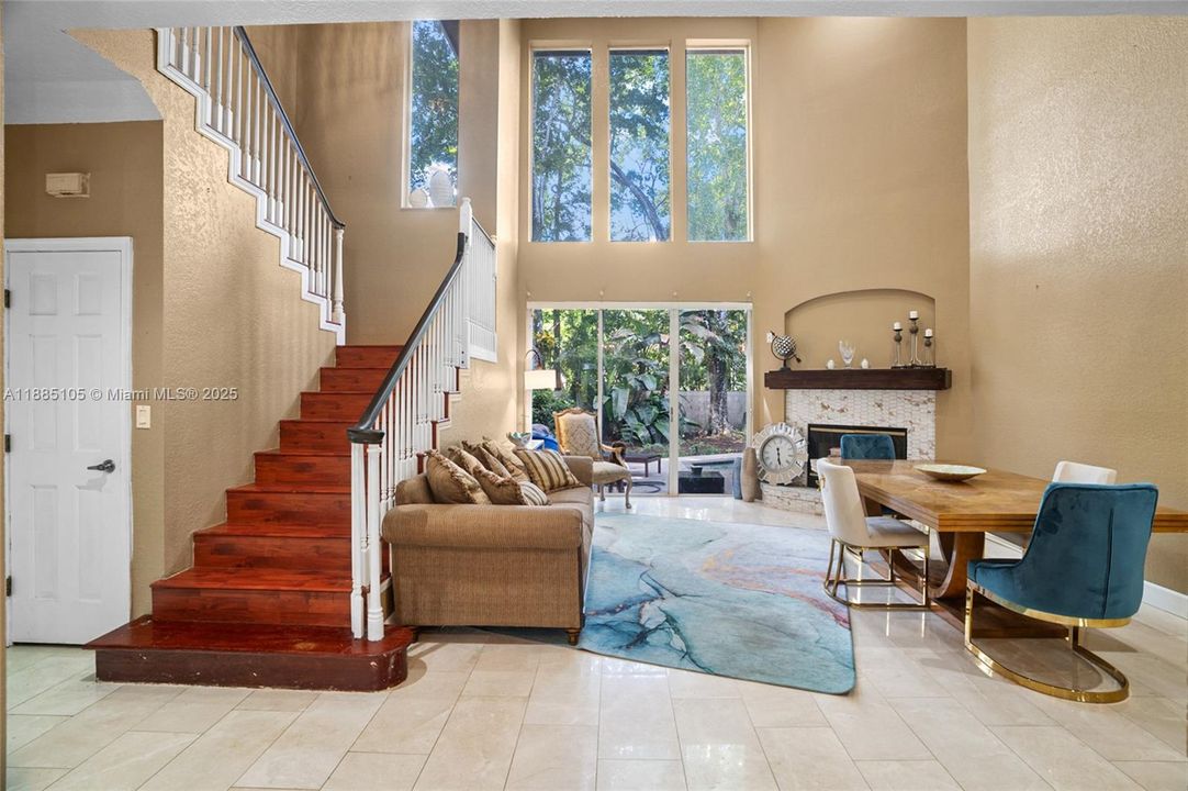 Vendido Recientemente: $679,900 (4 camas, 3 baños, 2680 Pies cuadrados)