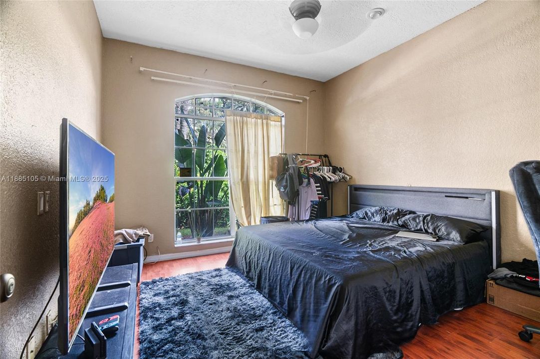 Vendido Recientemente: $679,900 (4 camas, 3 baños, 2680 Pies cuadrados)