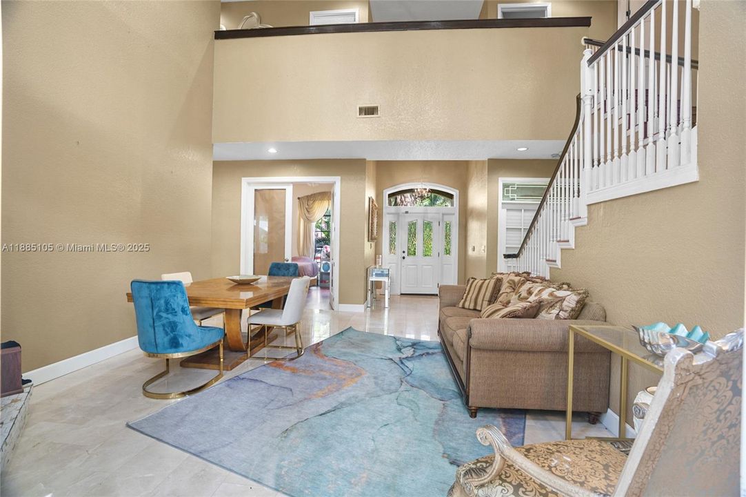 Vendido Recientemente: $679,900 (4 camas, 3 baños, 2680 Pies cuadrados)