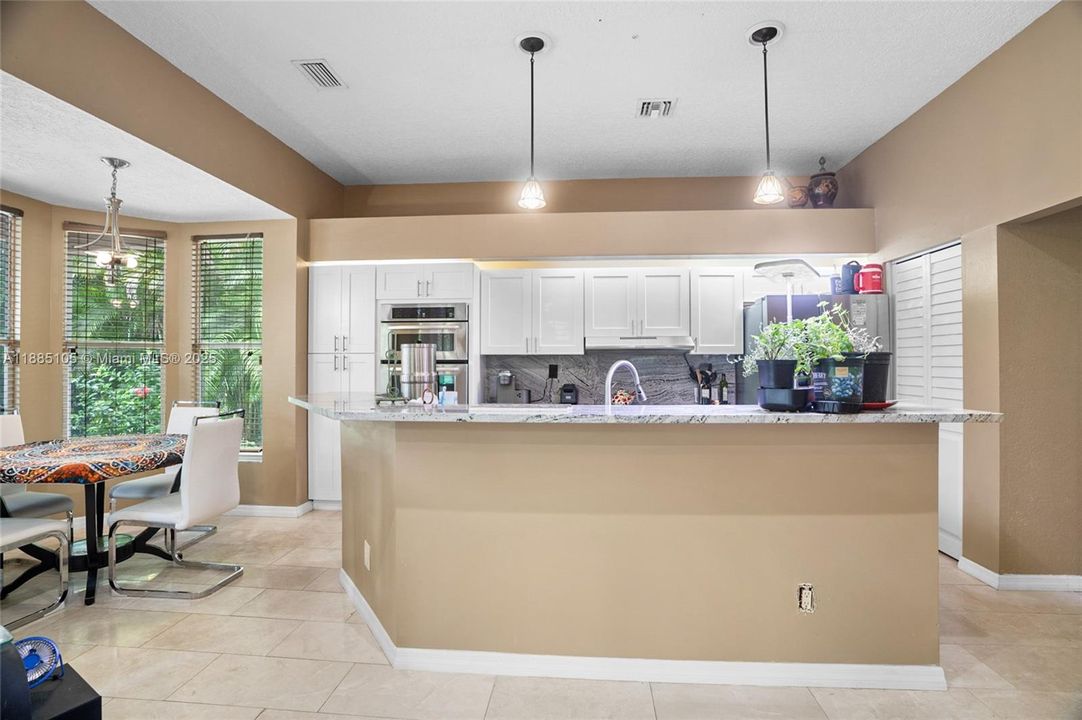 Vendido Recientemente: $679,900 (4 camas, 3 baños, 2680 Pies cuadrados)