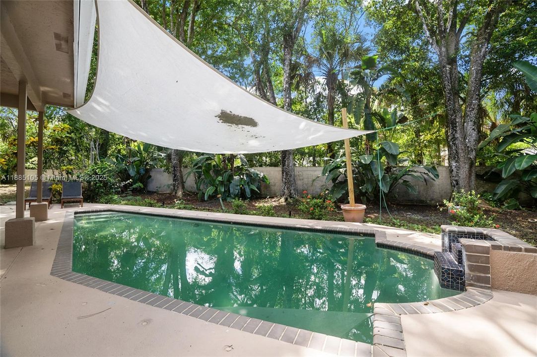 Vendido Recientemente: $679,900 (4 camas, 3 baños, 2680 Pies cuadrados)