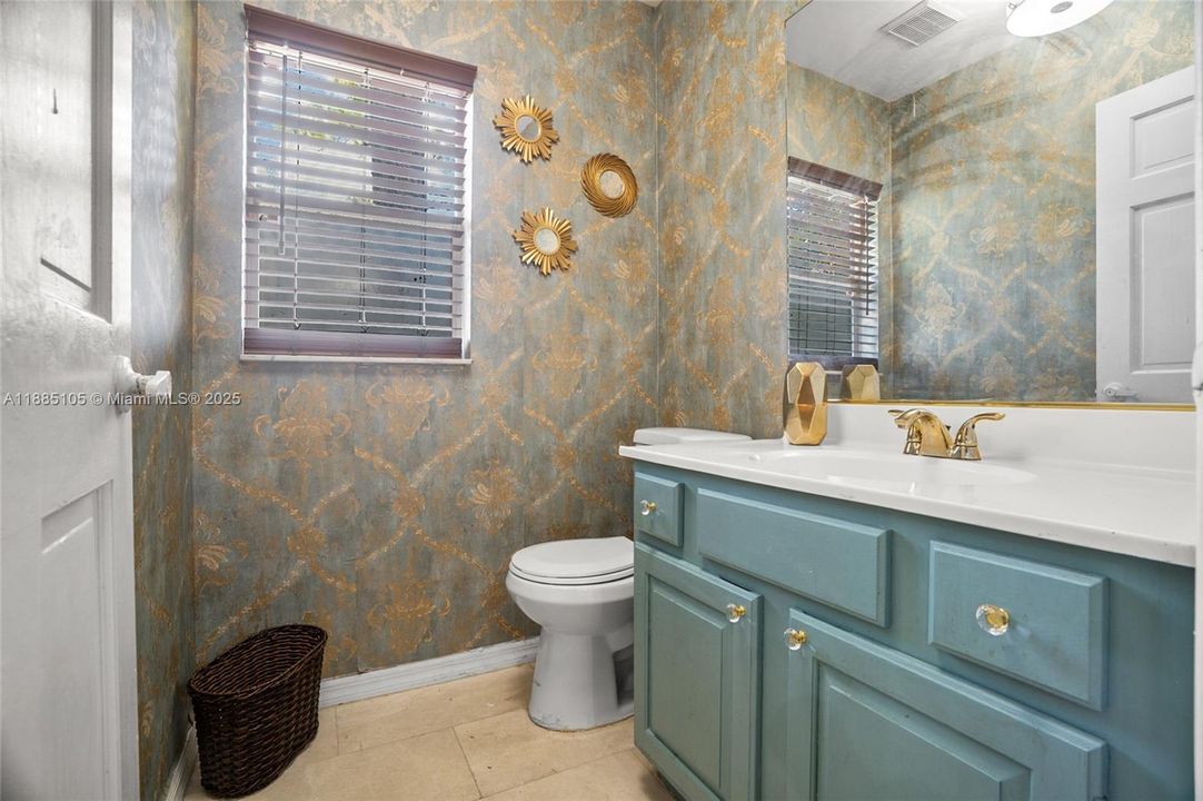 Vendido Recientemente: $679,900 (4 camas, 3 baños, 2680 Pies cuadrados)