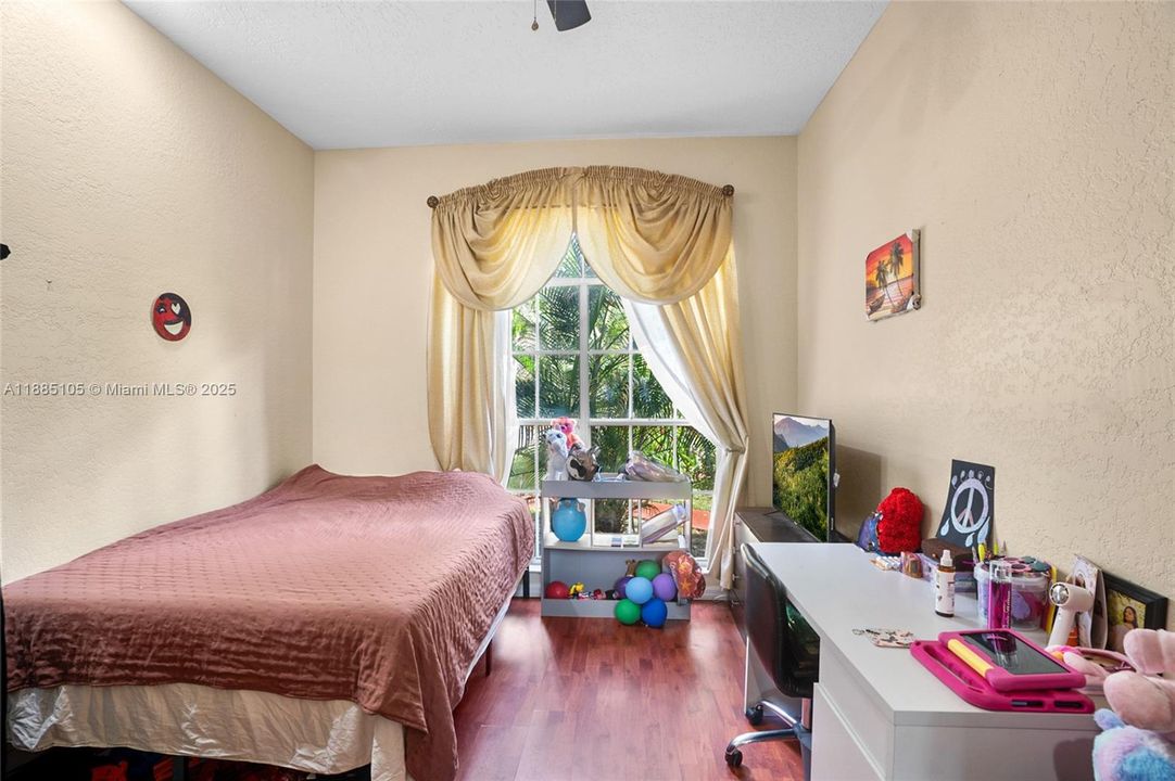 Vendido Recientemente: $679,900 (4 camas, 3 baños, 2680 Pies cuadrados)