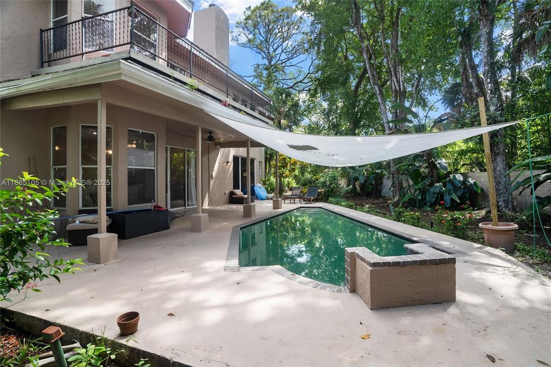 Vendido Recientemente: $679,900 (4 camas, 3 baños, 2680 Pies cuadrados)