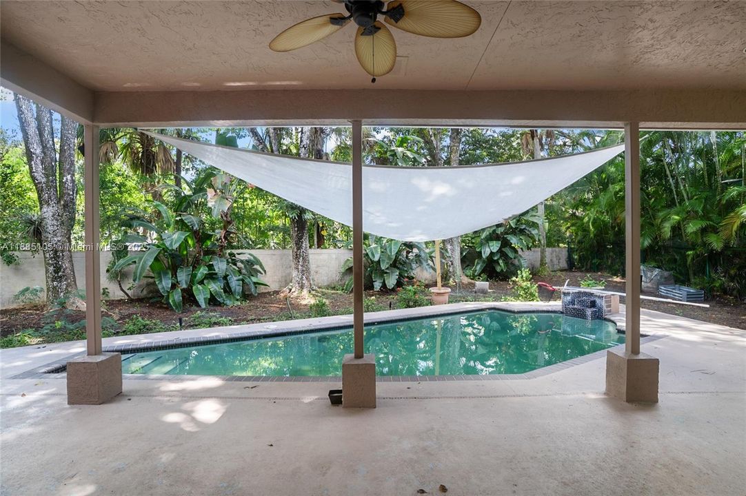 Vendido Recientemente: $679,900 (4 camas, 3 baños, 2680 Pies cuadrados)