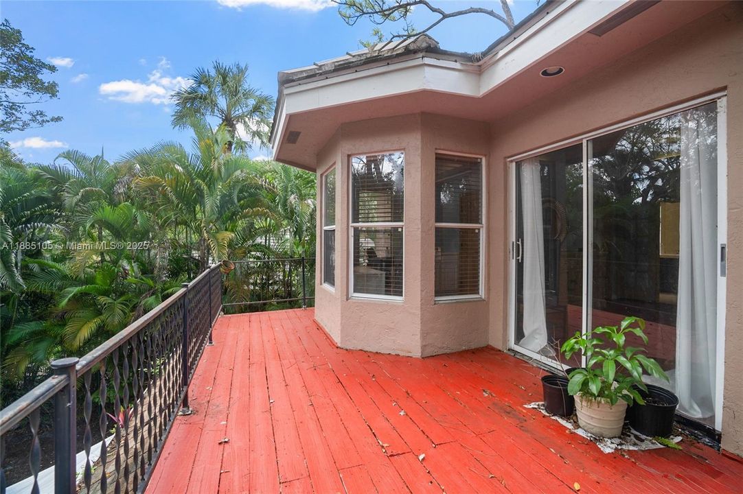 Vendido Recientemente: $679,900 (4 camas, 3 baños, 2680 Pies cuadrados)