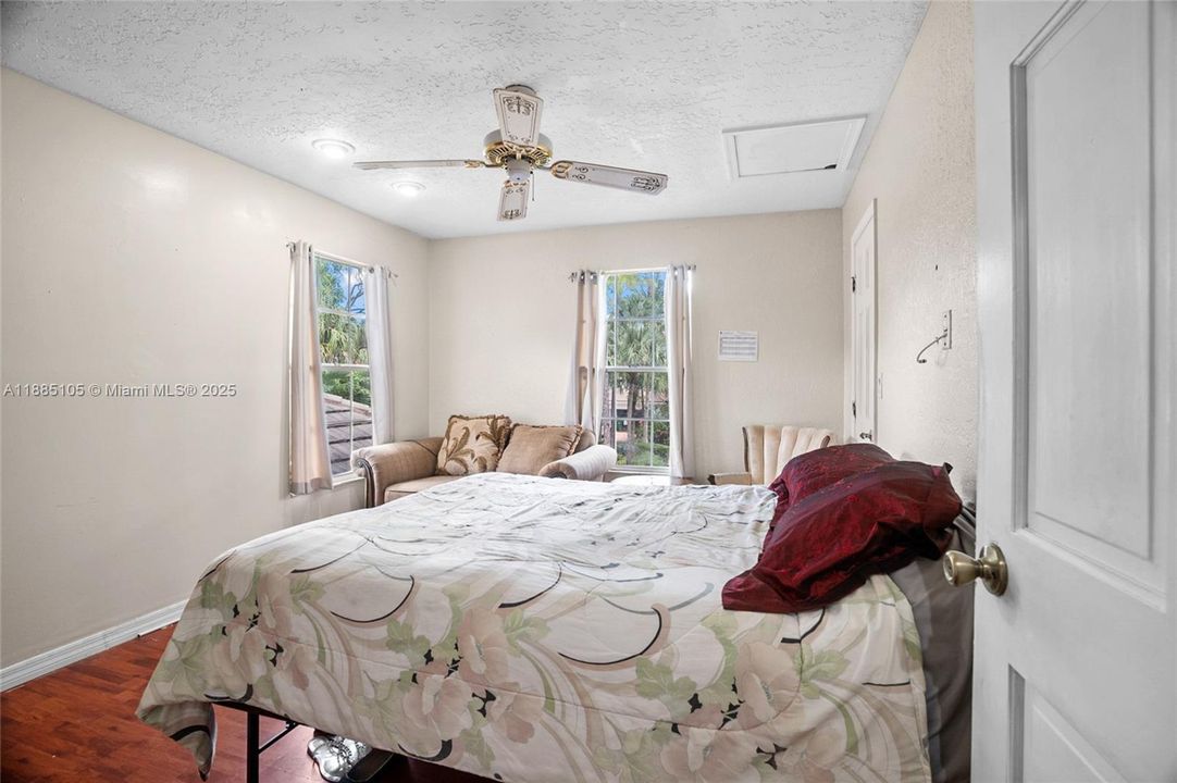 Vendido Recientemente: $679,900 (4 camas, 3 baños, 2680 Pies cuadrados)