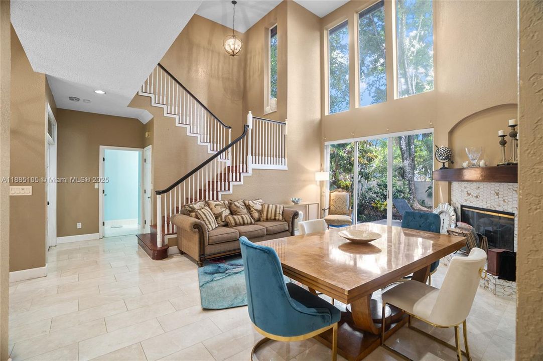 Vendido Recientemente: $679,900 (4 camas, 3 baños, 2680 Pies cuadrados)