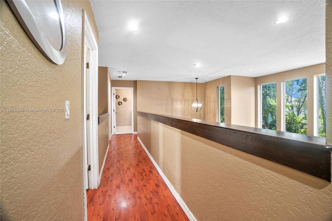 Vendido Recientemente: $679,900 (4 camas, 3 baños, 2680 Pies cuadrados)