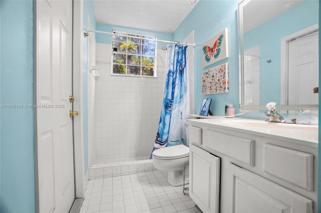 Vendido Recientemente: $679,900 (4 camas, 3 baños, 2680 Pies cuadrados)