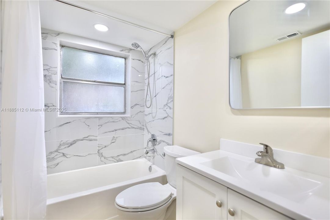 На продажу: $200,500 (2 спален, 2 ванн, 768 Квадратных фут)