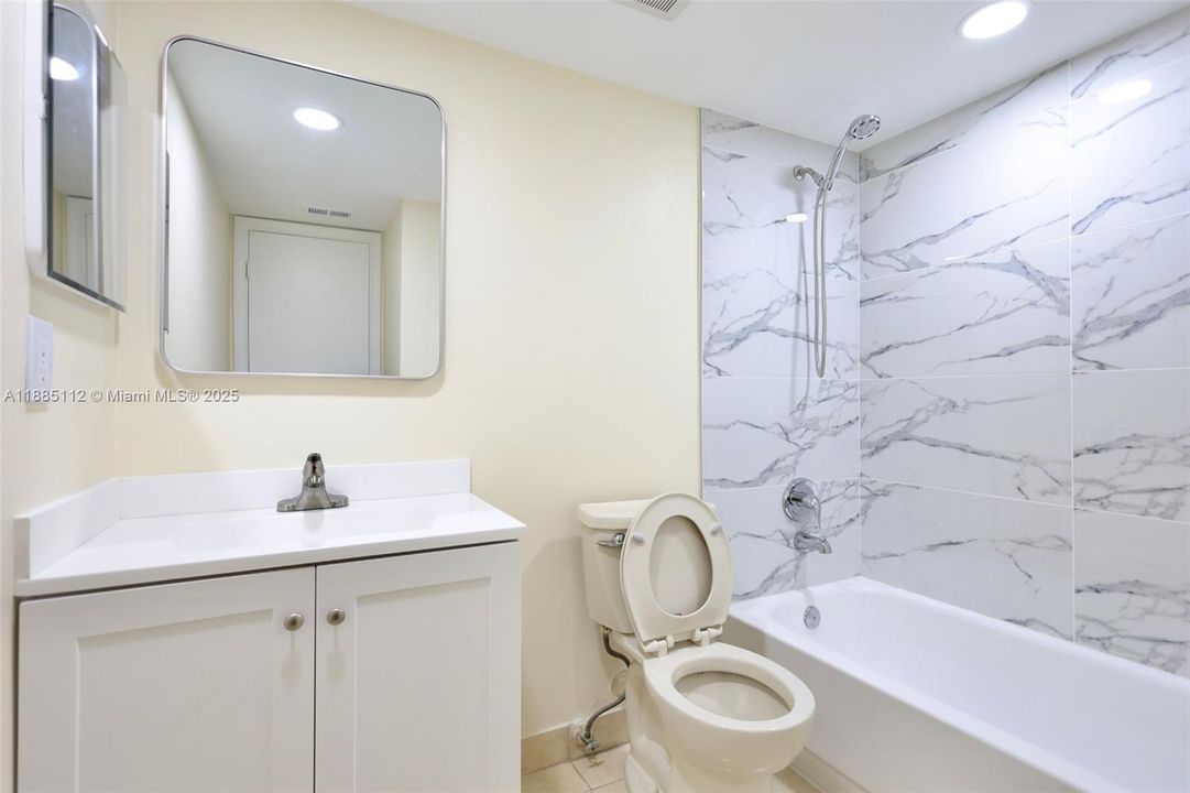 На продажу: $200,500 (2 спален, 2 ванн, 768 Квадратных фут)