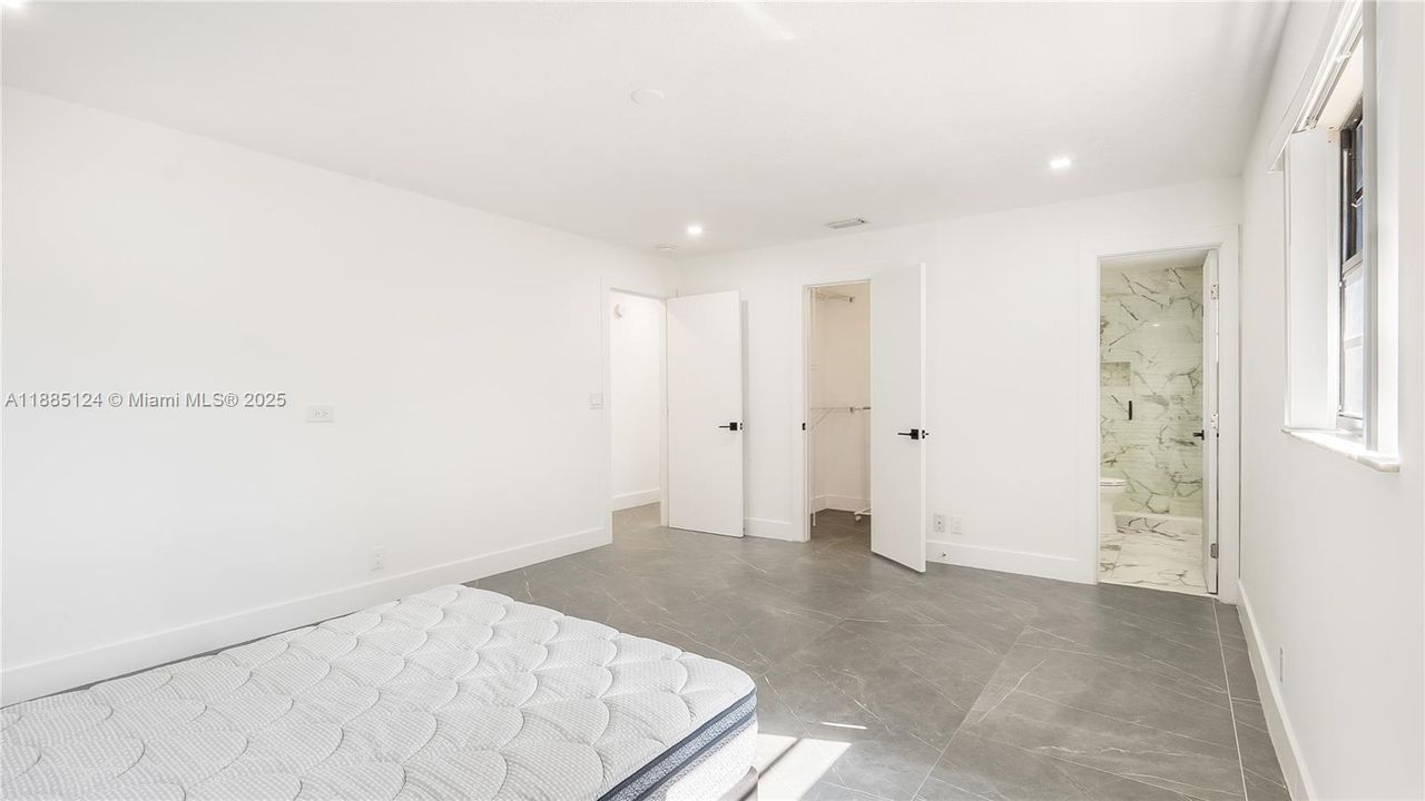 En Venta: $1,090,000 (4 camas, 3 baños, 2196 Pies cuadrados)