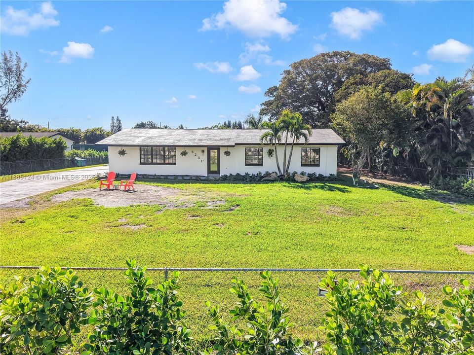 En Venta: $1,090,000 (4 camas, 3 baños, 2196 Pies cuadrados)