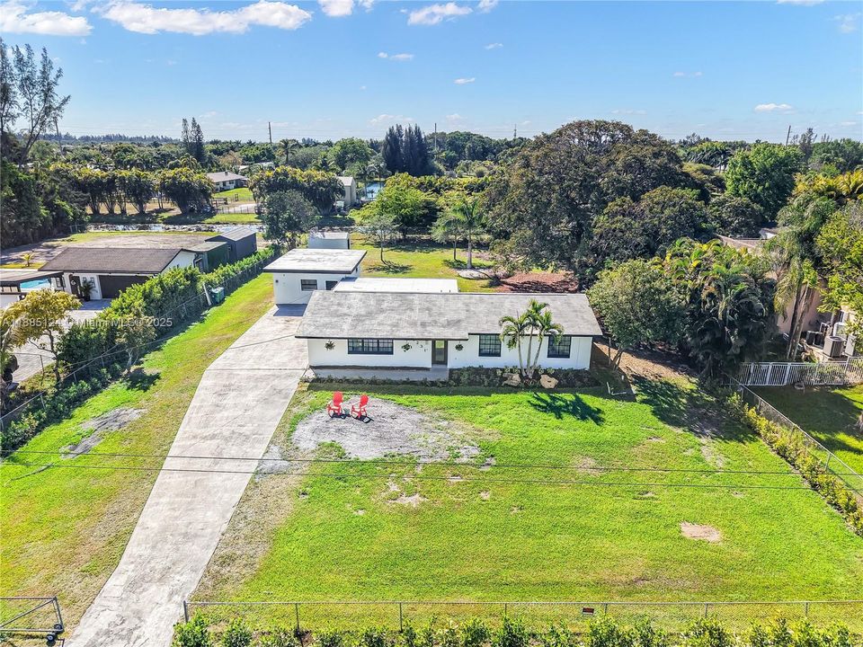 En Venta: $1,090,000 (4 camas, 3 baños, 2196 Pies cuadrados)