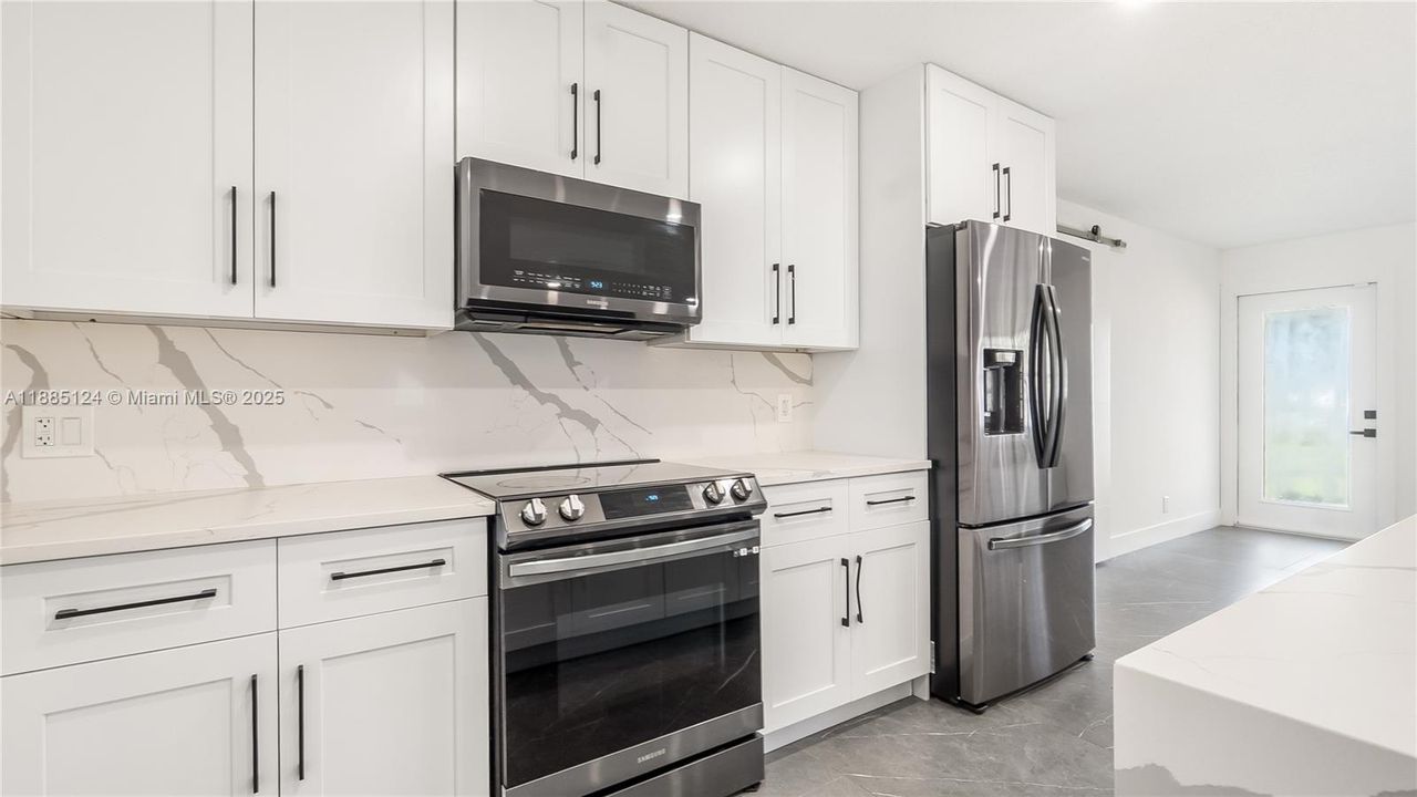 En Venta: $1,090,000 (4 camas, 3 baños, 2196 Pies cuadrados)