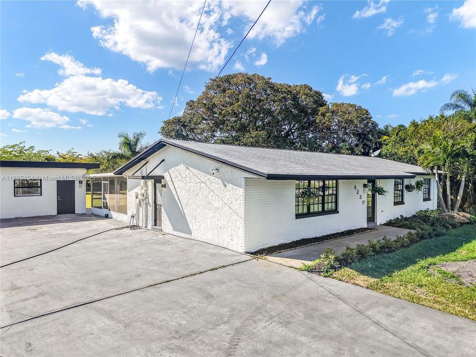 En Venta: $1,090,000 (4 camas, 3 baños, 2196 Pies cuadrados)