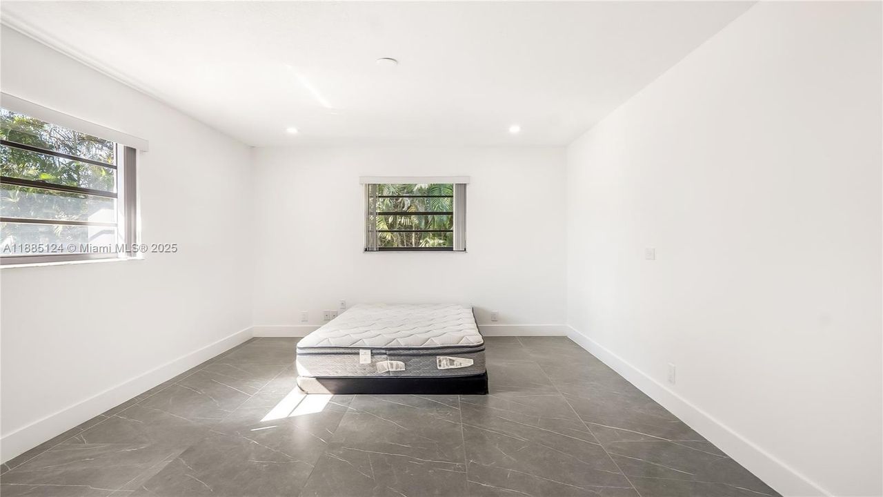 En Venta: $1,090,000 (4 camas, 3 baños, 2196 Pies cuadrados)