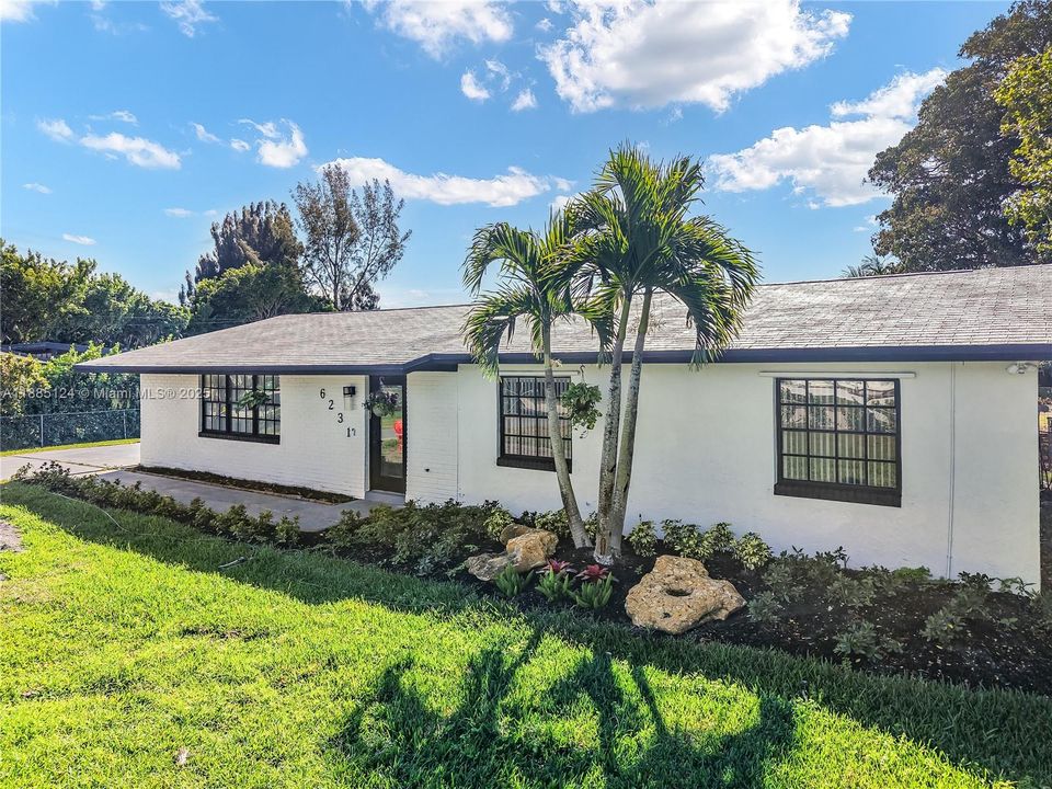 En Venta: $1,090,000 (4 camas, 3 baños, 2196 Pies cuadrados)